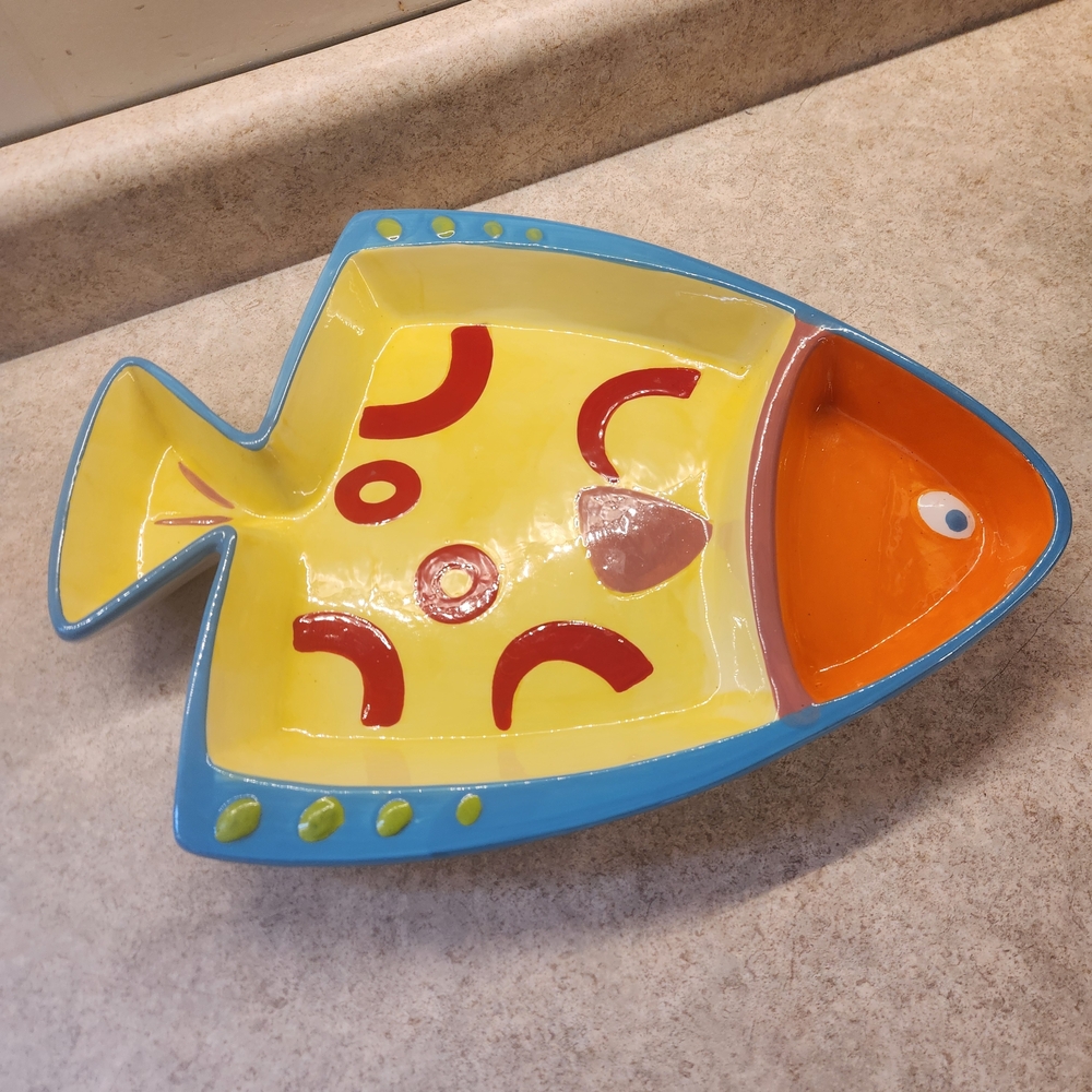 Boston Warehouse Colorful Fish Pet Dish